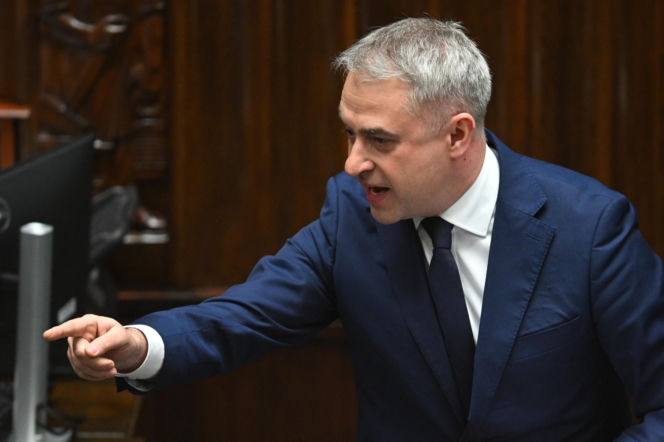 Sikroski bez hamulców do Macierewicza: Antek świrze!