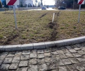 Hajnówka. Przestrzelił rondo. Po auto zgłosił się dopiero następnego dnia [ZDJĘCIA]