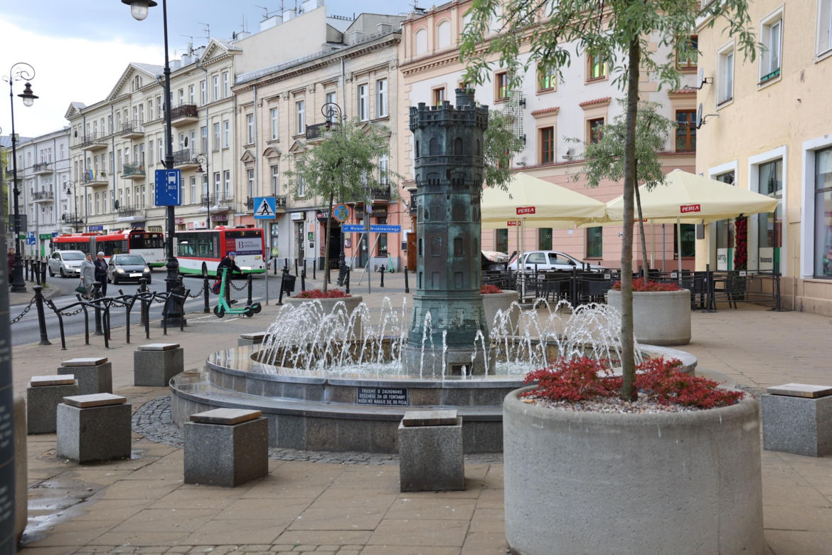 Plac Wolności i jego okolice 100 lat temu oraz w 2024 roku