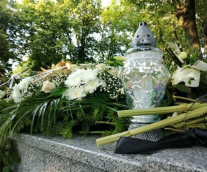 Tarnów. Ostatnie pożegnanie Karoliny Bojarskiej. Grobowiec utonął w kwiatach 