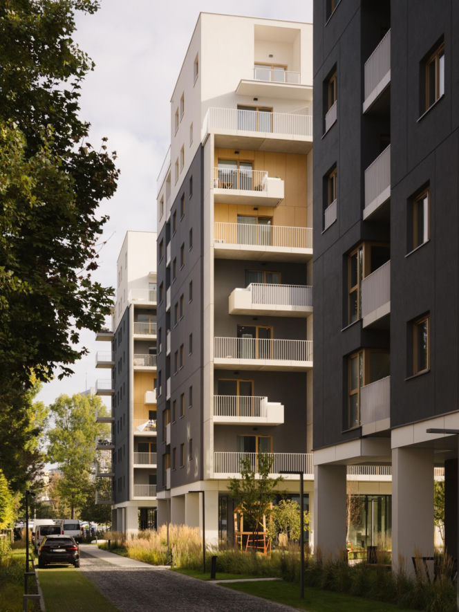 Kolejowa 19 w Warszawie, RISKARCH