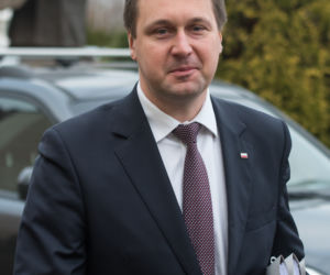 Przyspawali się do stołków 