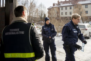 Policjantki i Policjanci, odcinek 1387: makabryczne odkrycie w busie prowadzi policjantów na plan horroru, gdzie fikcja miesza się z przerażającą rzeczywistością
