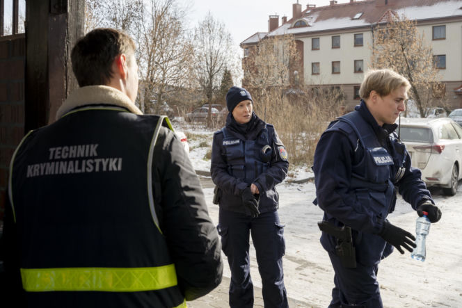 "Policjantki i Policjanci", odcinek 1387: makabryczne odkrycie w busie prowadzi policjantów na plan horroru, gdzie fikcja miesza się z przerażającą rzeczywistością