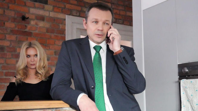 Barwy szczęścia. Bruno pozna prawdziwą twarz Karoliny i będzie miał na nią haka! Domyśli się, co planuje jego zachłanna żona w nowym sezonie