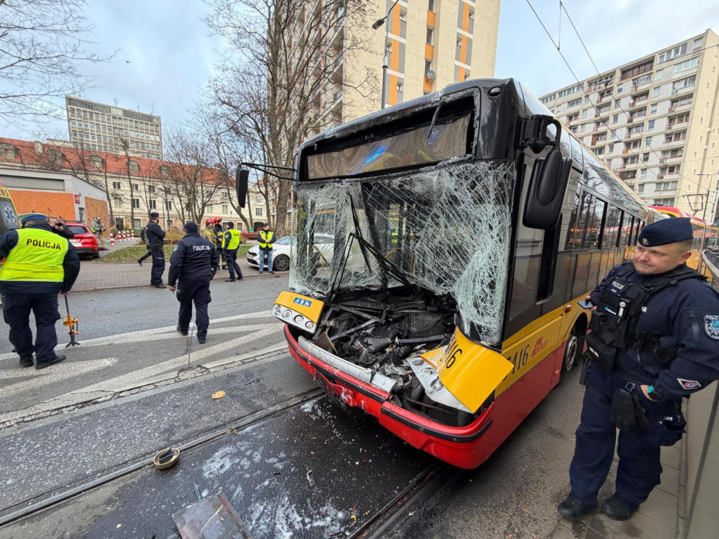 Zderzenie tramwajów i autobusu w Warszawie 18.11.2025