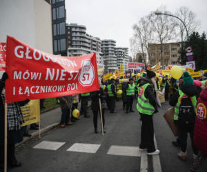 Protest ws. wariantów S7 przed siedzibą oddziału GDDKIA w Krakowie