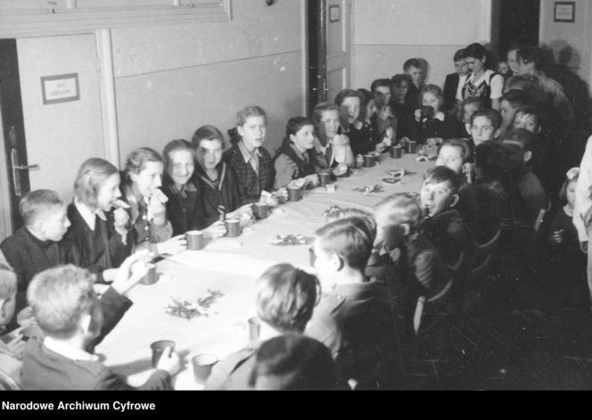 Wieczerza wigilijna w domu dziecka