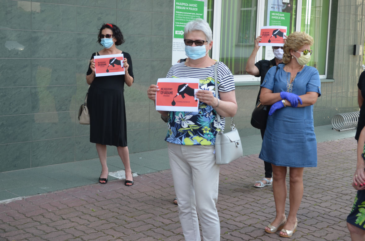 Protest przed biurem starachowickiego posła PiS