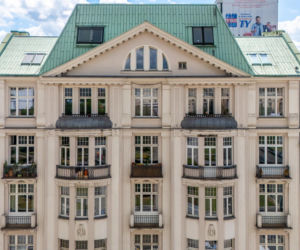 Południowa pierzeja Alej Jerozolimskich w centrum Warszawy