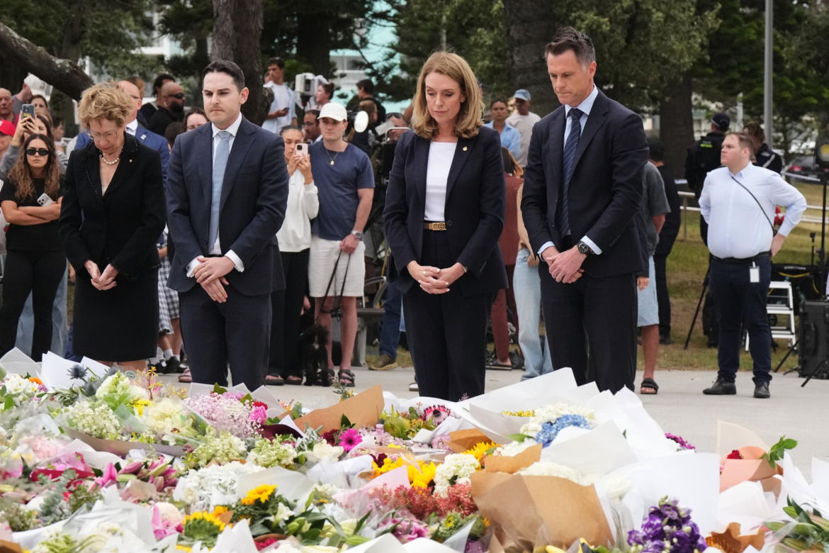 Premier Australii Anthony Albanese zaproponował w poniedziałek zaostrzenie przepisów dotyczących broni palnej po strzelaninie, która miała miejsce w niedzielę na popularnej plaży Bondi w Sydney. Zginęło w niej co najmniej 15 osób.