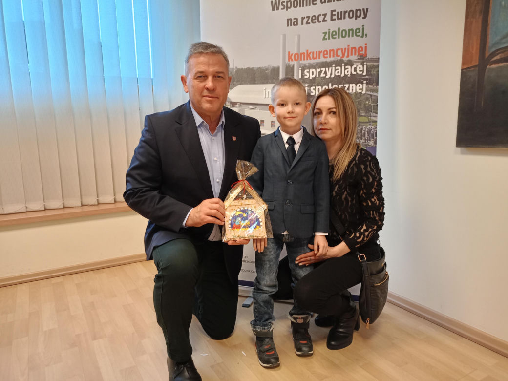 Podsumowanie konkursu na bożonarodzeniową kartkę świąteczną z recyklingu odbyło się w siedzibie Przedsiębiorstwa Energetycznego w Siedlcach