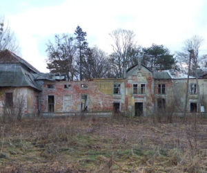 Niesamowite pałace i dwory na Warmii i Mazurach. Budzą grozę i zachwycają! [GALERIA]