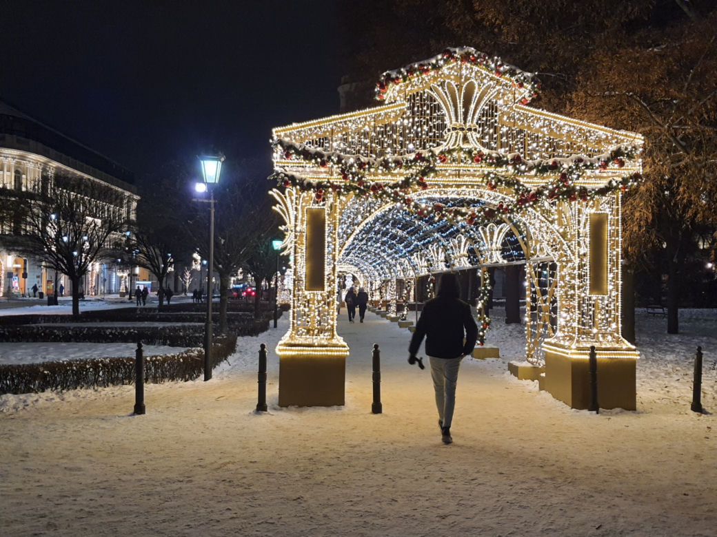 Warszawska iluminacja świąteczna. Magiczny spacer Traktem Królewskim