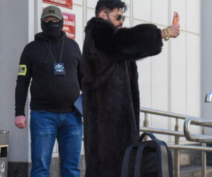 Krzysztof Rutkowski w futrze w sądzie