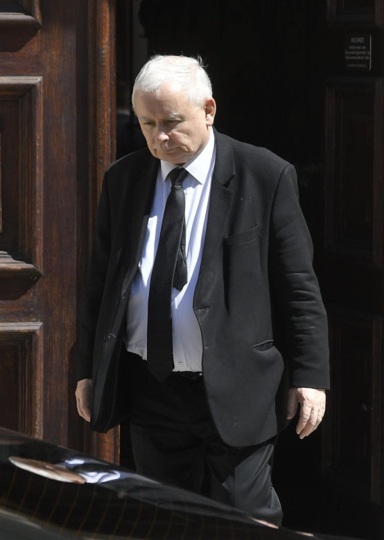 Podjadają prezesowi winogrona