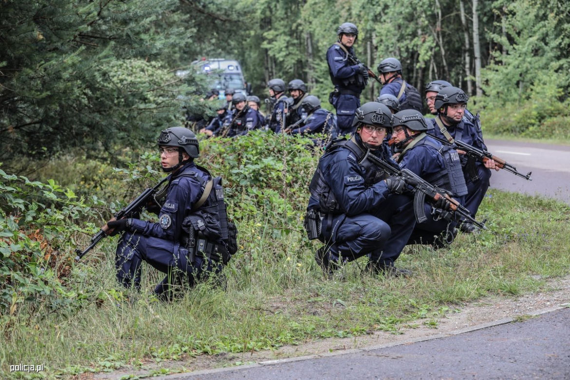 Policjanci z Rzeszowa jak z filmu Patryka Vegi. Zobaczcie zdjęcia z poligonu 