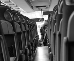 Autobus z dziećmi runął w przepaść! Nie żyje 25 osób 
