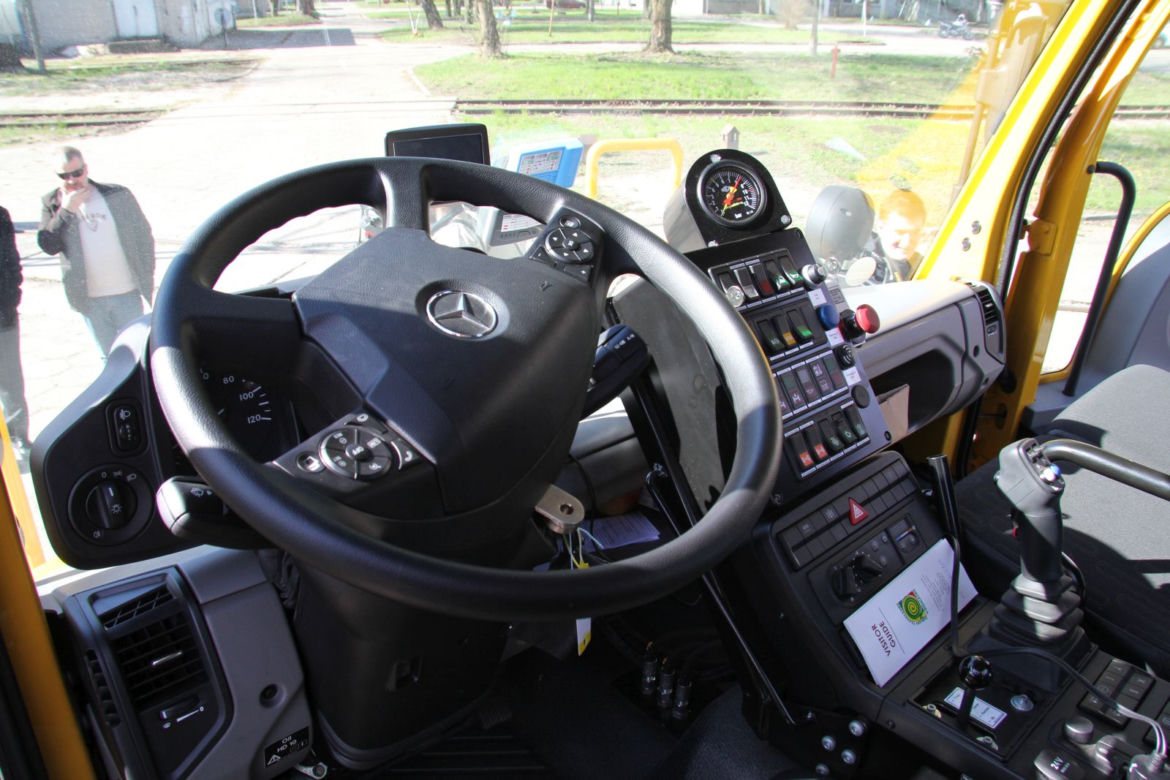 Specjalistyczny Mercedes Unimog