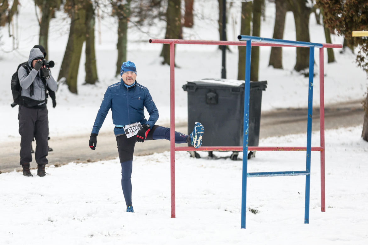 Wystrzał startera zamiast szampana. Tłumy powitały Nowy Rok na XX Śląskim Maratonie Noworocznym Cyborg