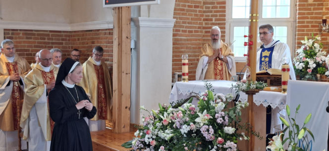 Eucharystii przewodniczył proboszcz parafii w Parsęcku ks. Piotr Domaros