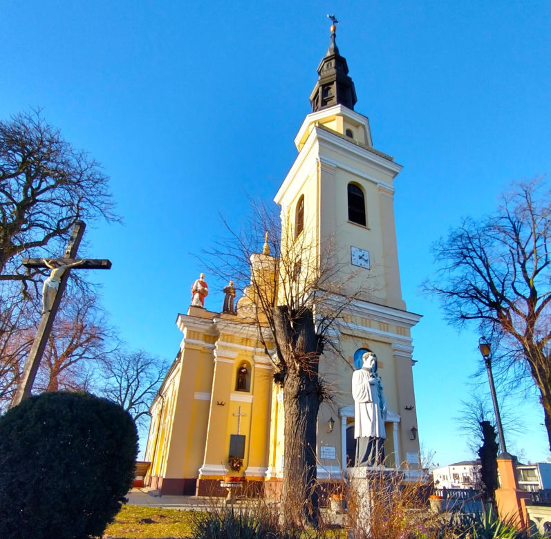 To najmłodsze miasto w województwie łódzkim. Zachwyca najpiękniejszym rynkiem w regionie