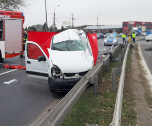 Tragiczny wypadek na S7: TIR zmiótł osobówkę z drogi