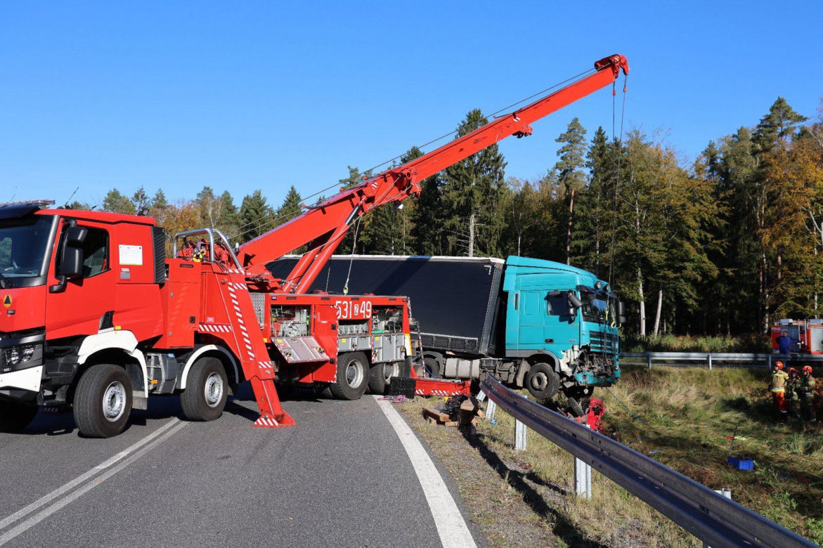 Ciężarówka zmiażdżyła auto nauki jazdy
