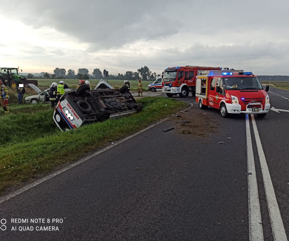 Samochód osobowy zderzył się z karetką 
