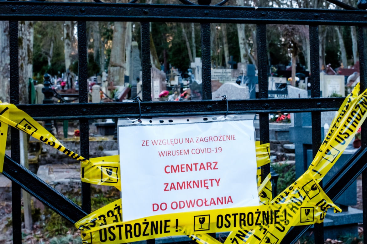 Koronawirus w Trójmieście. Cmentarz w Sopocie zamknięty z powodu zarazy