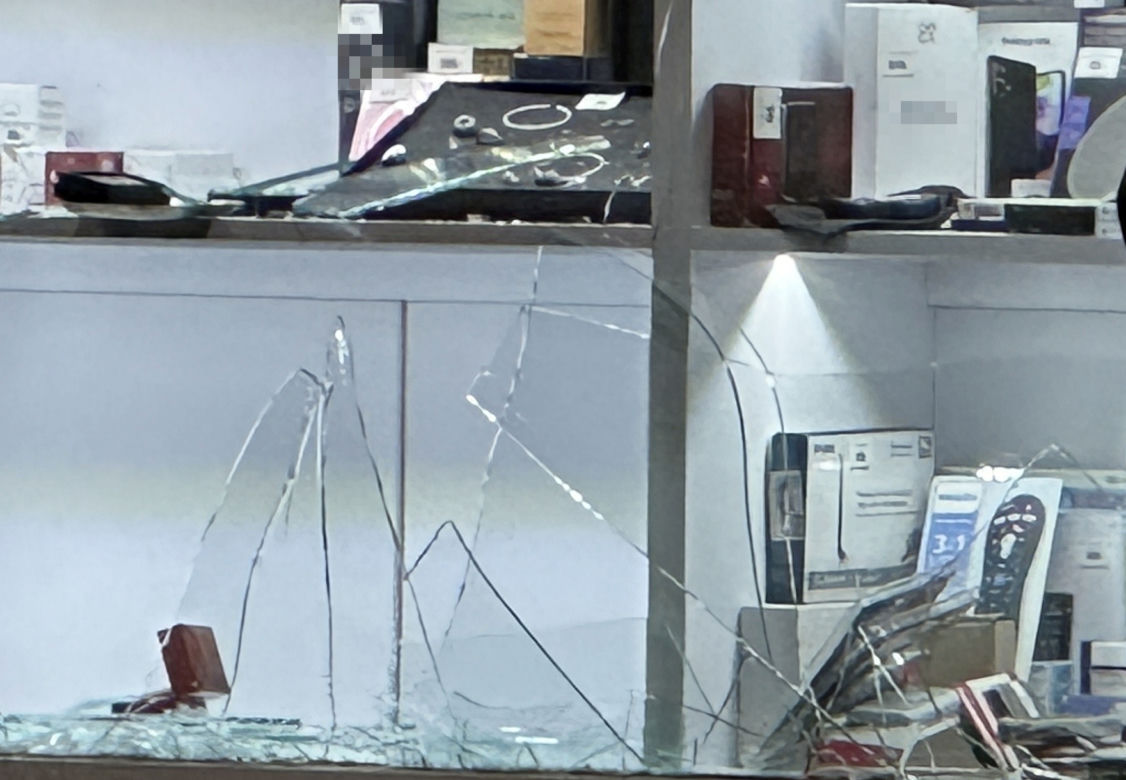 Zuchwały napad na lombard w Warszawie! Zniknęło złoto i kosztowności