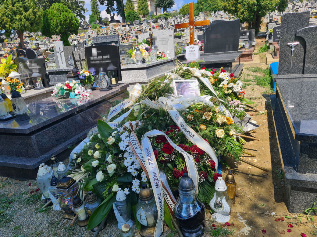 Druh OSP w Gogołowie zginął tragicznie. Morze kwiatów na grobie [GALERIA]