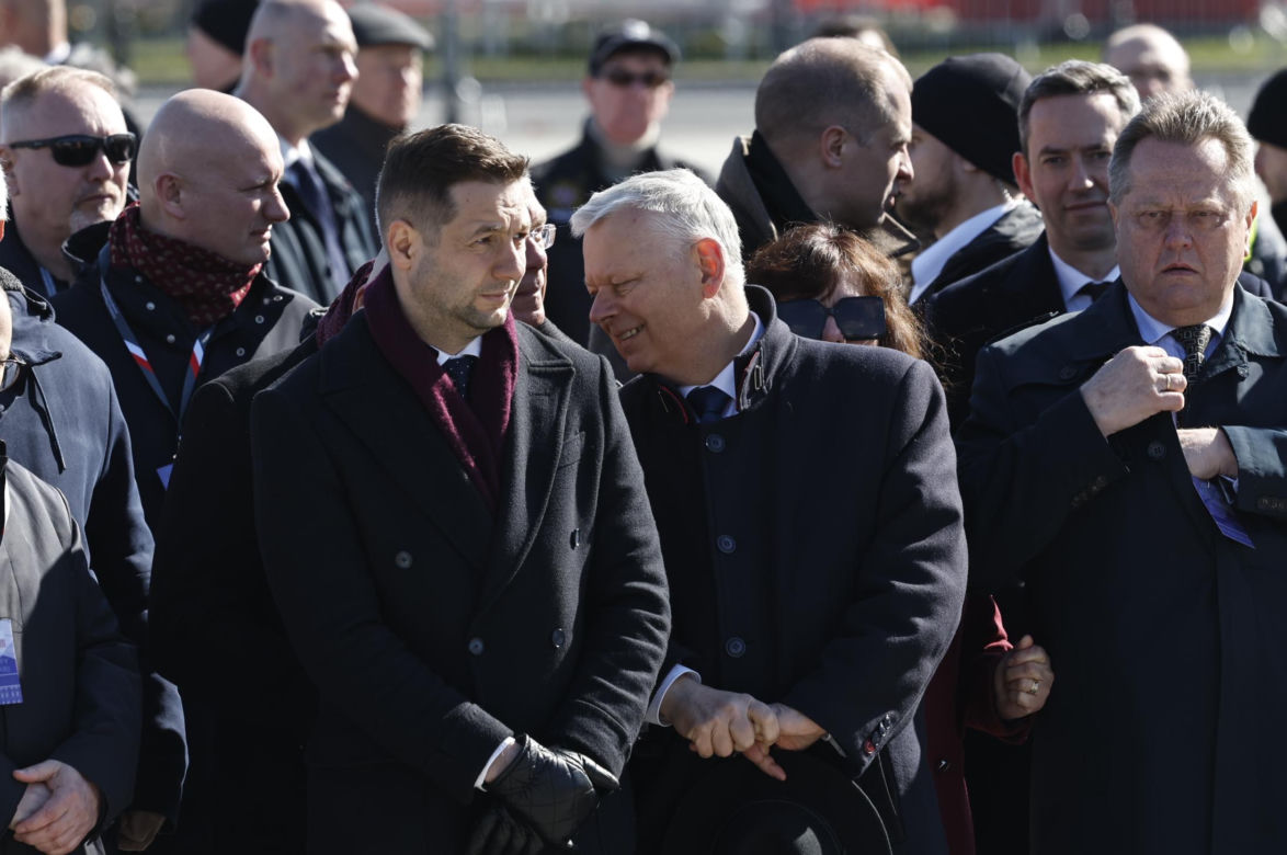 Rocznica katastrofy smoleńskiej. Prezydent Nawrocki uczcił pamięć zmarłych