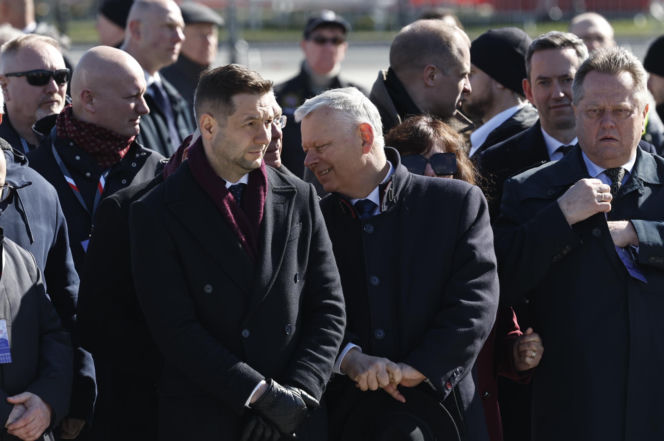 Rocznica katastrofy smoleńskiej. Prezydent Nawrocki uczcił pamięć zmarłych