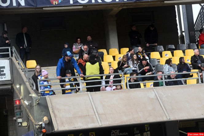 PRES Grupa Deweloperska Toruń - Bayersystem GKM Grudziądz, zdjęcia kibiców i zawodników ze sparingu przed startem PGE Ekstraligi