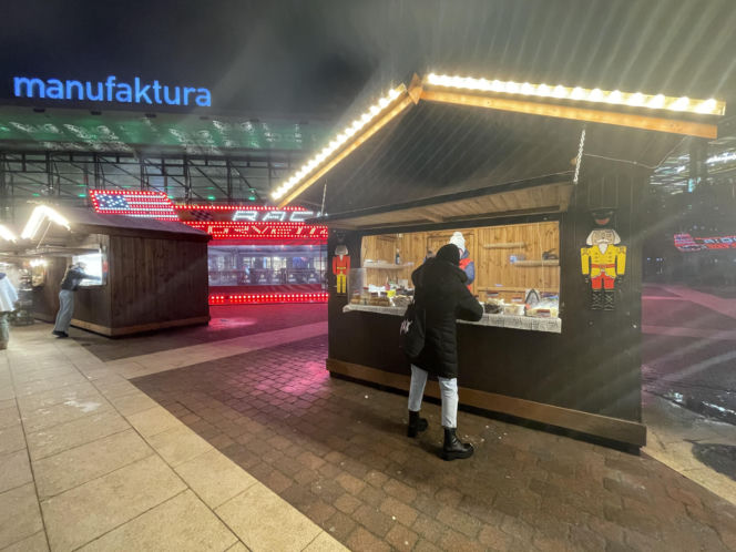 Pokémony, różowe gofry i zaskakujące różnice w cenach. Porównaliśmy łódzkie jarmarki