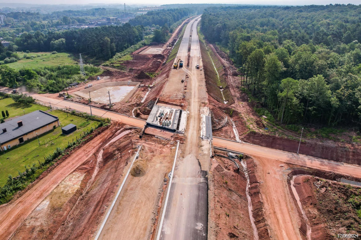 Plac budowy pierwszej części obwodnicy Zawiercia i Poręby w czerwcu 2024 r.