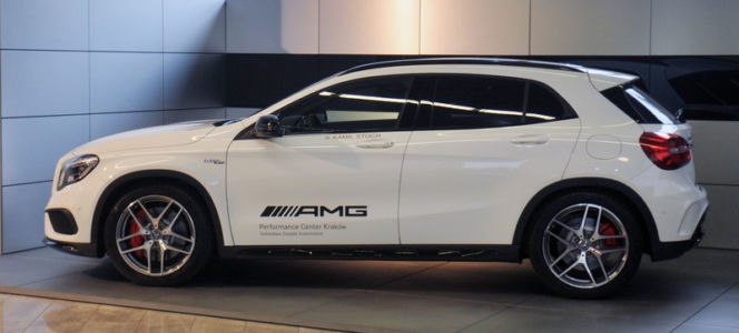 Kamil Stoch w Mercedesie GLA 45 AMG