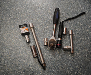 Rabowali katalizatory samochodowe. Domorośli mechanicy wpadli na gorącym uczynku