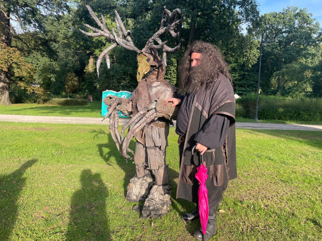 Harry Potter. Szkoła magii zawitała do polskiego zamku! Na zwiedzających czekały postacie z książek i liczne artrakcje [ZDJĘCIA]