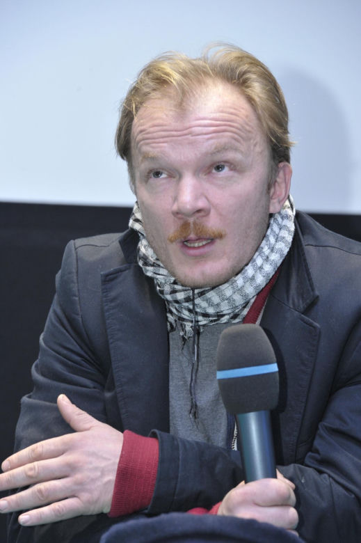 Tak zaczynał Eryk Lubos. Od dresiarza w Kiepskich do jednego z największych twardzieli polskiego kina