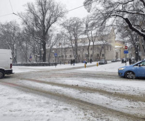 Atak zimy w Krakowie. Miasto sparaliżowane, IMGW ostrzega