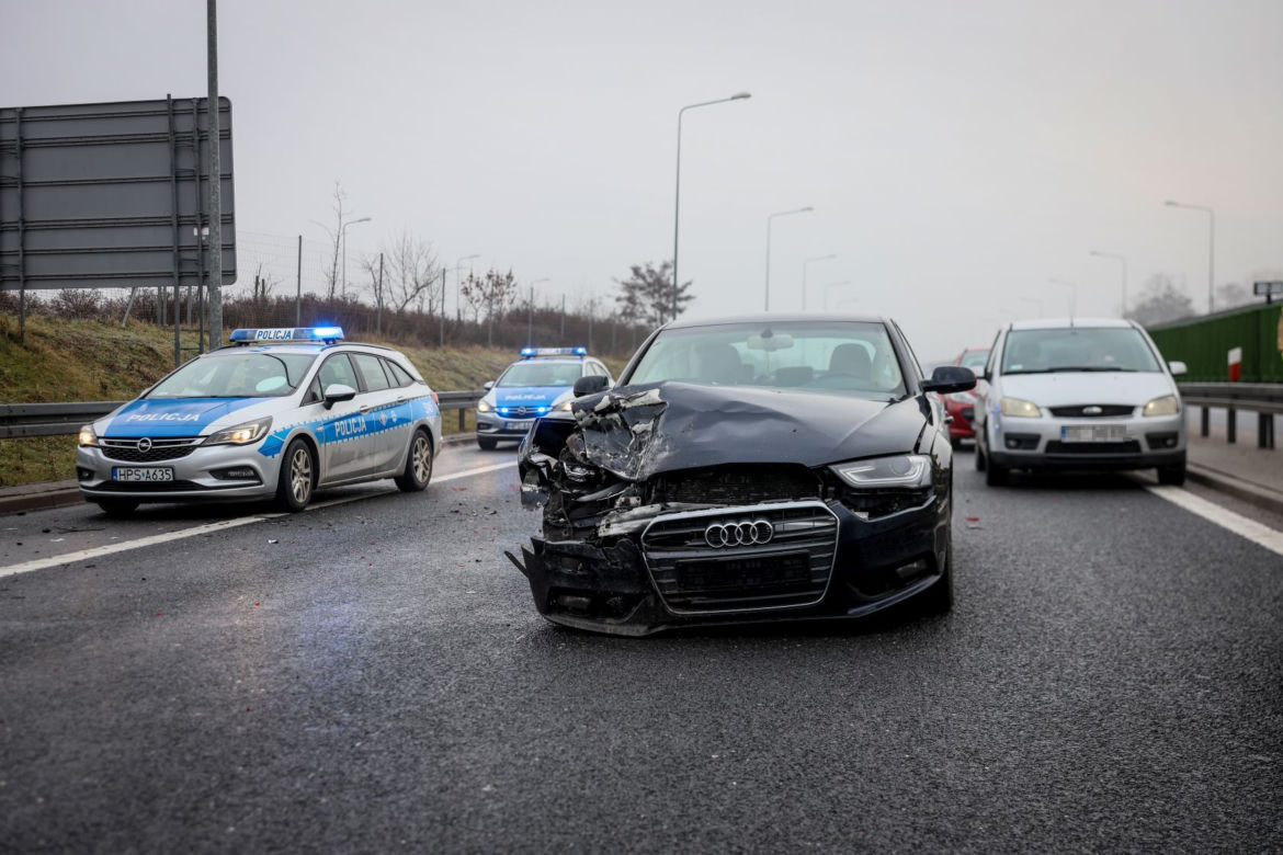 Karambol na S74 w Cedzynie