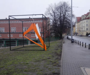 Gigantyczny wieszak w centrum Wrocławia