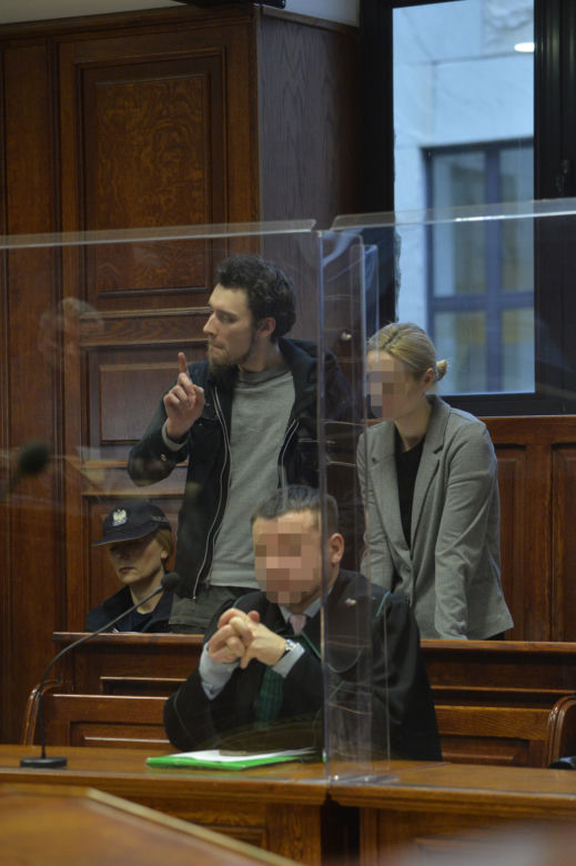 Gretchen ugotowała synowi pyszną zupę. Karl zjadł i udusił matkę
