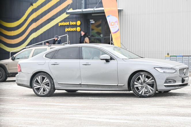 Justyna Steczkowska boso na śniegu