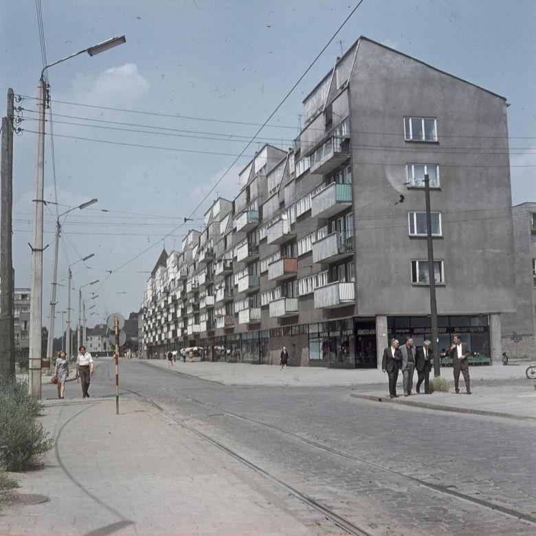 Blok z dawnym barem "Jacek i Agatka" przy pl. Nowy Targ
