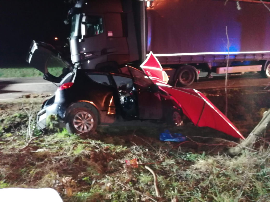 Makabra pod Szamotułami! Jedna osoba ZGINĘŁA w wypadku na DW 187