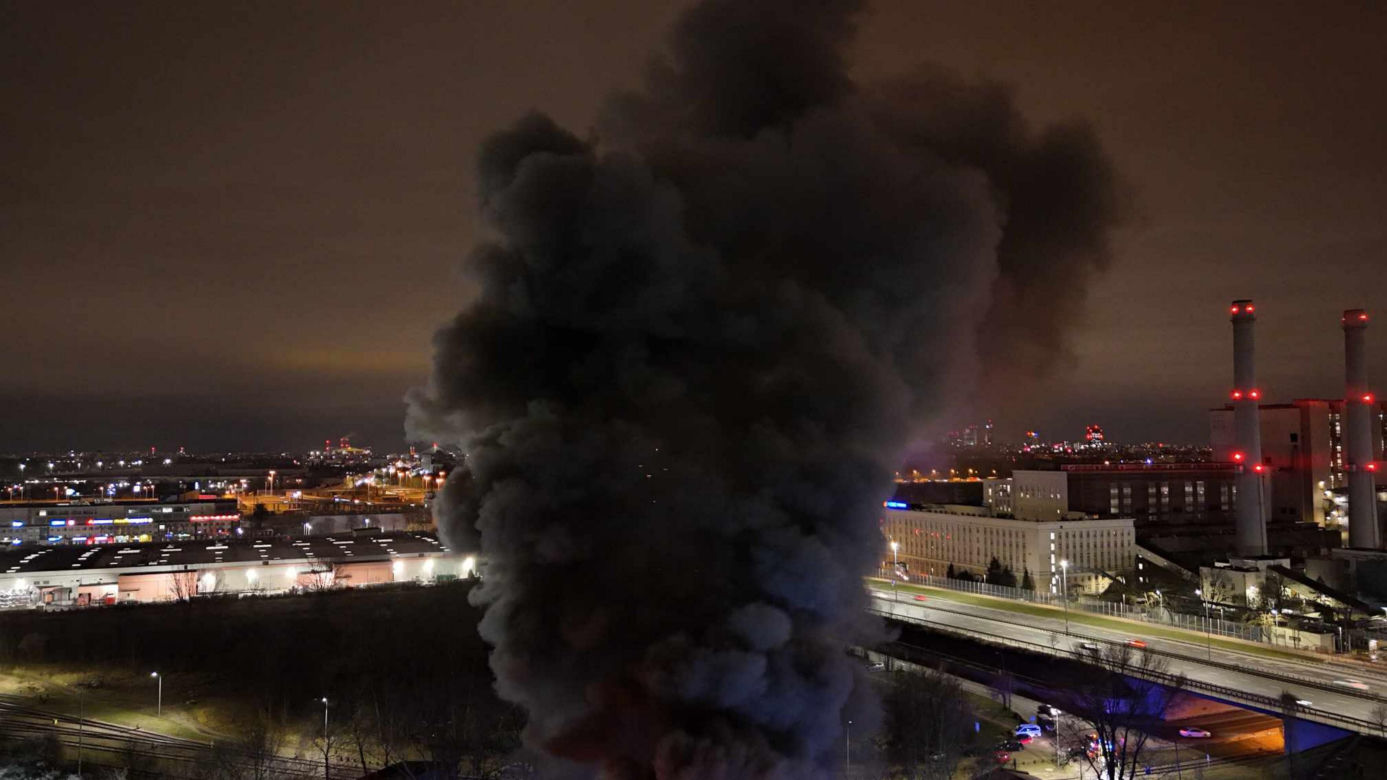 Ogromny pożar na Białołęce. Czarna chmura nad Warszawą