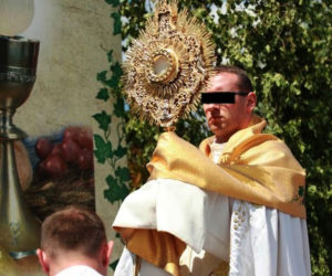 Skandal w Łosicach. Ksiądz gwałcił parafiankę